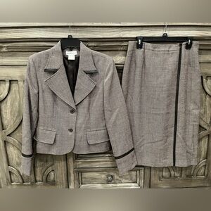 EUC Women’s Vintage HARVE BERNARD SPORT Brown Leather Trim Wool Skirt Suit (12)